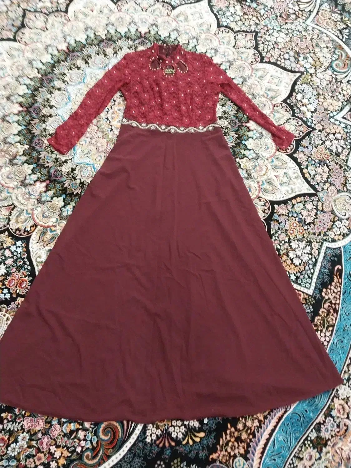 دو عدد لباس مجلسی|لباس|صومعهسرا, |دیوار