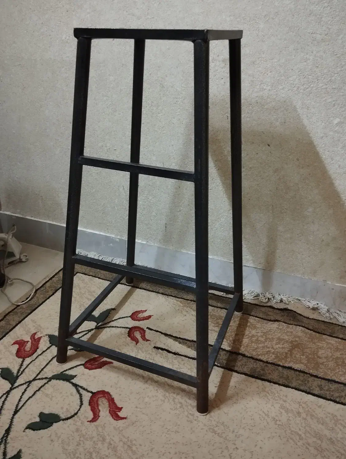 چهار پایه|صندلی و نیمکت|ساوه, |دیوار