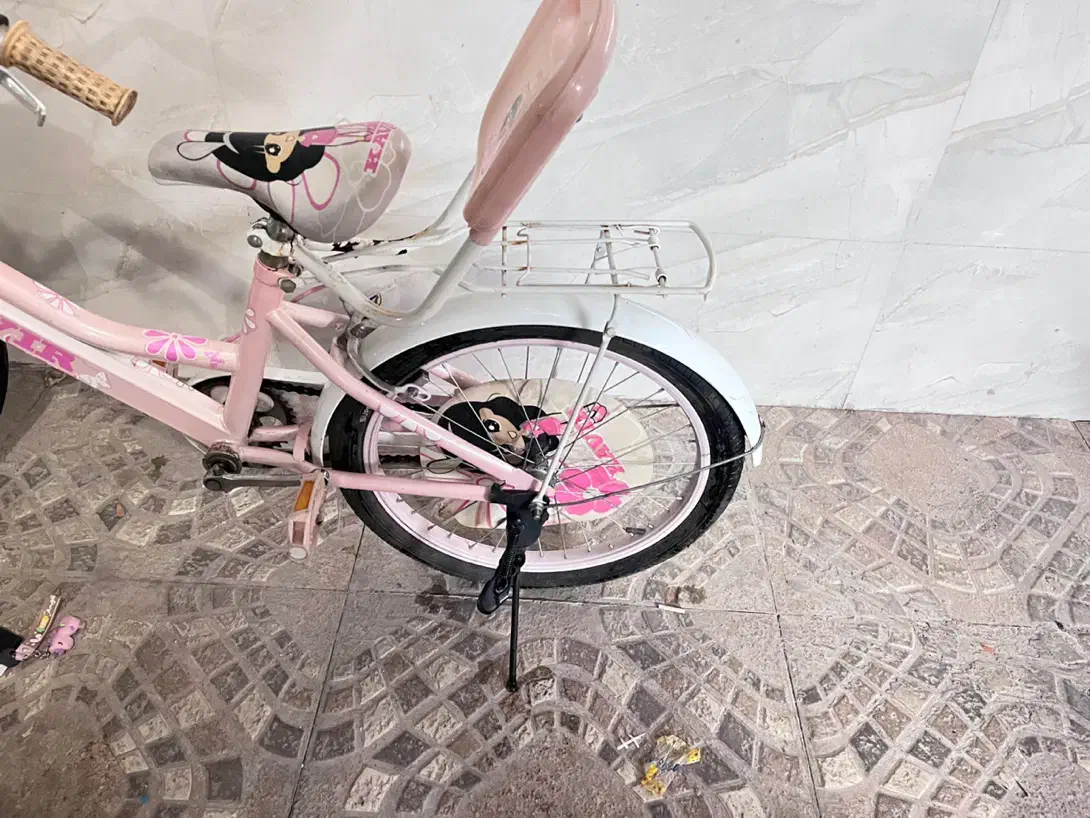 دوچرخه دخترانه سایز ۲۰ به همراه یه جفت کمکی|دوچرخه، اسکیت، اسکوتر|میانه, |دیوار