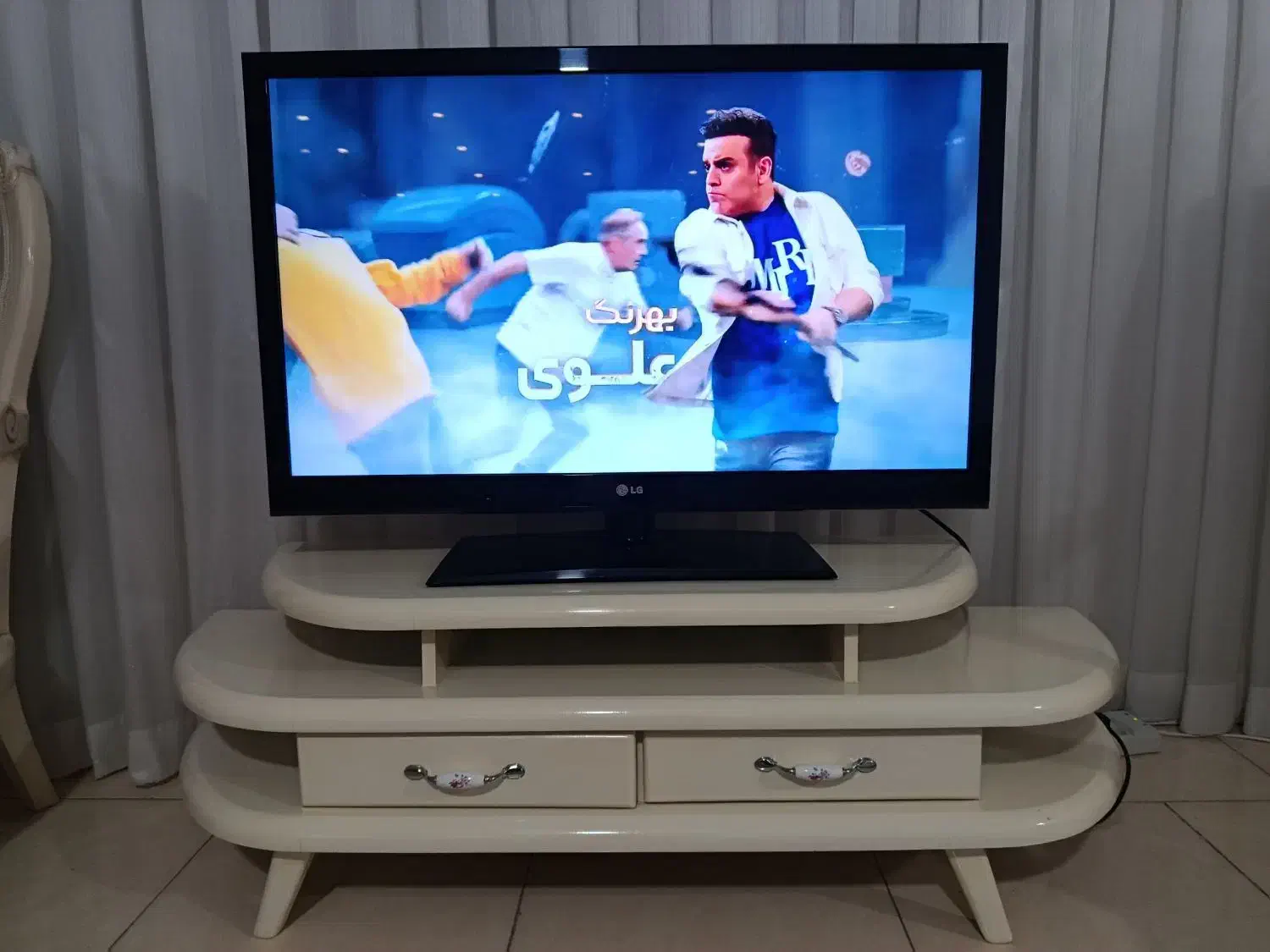 تلویزیون ۴۲ اینچ LG|تلویزیون و پروژکتور|اسلام‌شهر, شهرک واوان|دیوار