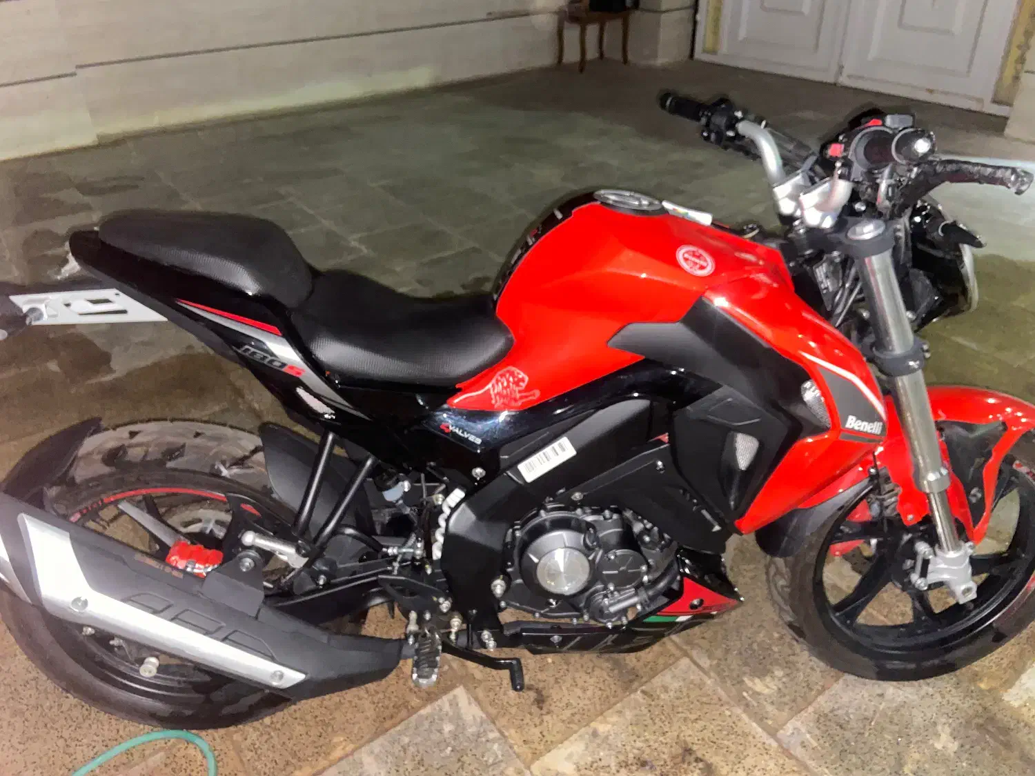 بنلی ۱۸۰ مدل ۱۴۰۲ خشک|موتورسیکلت|میبد, |دیوار