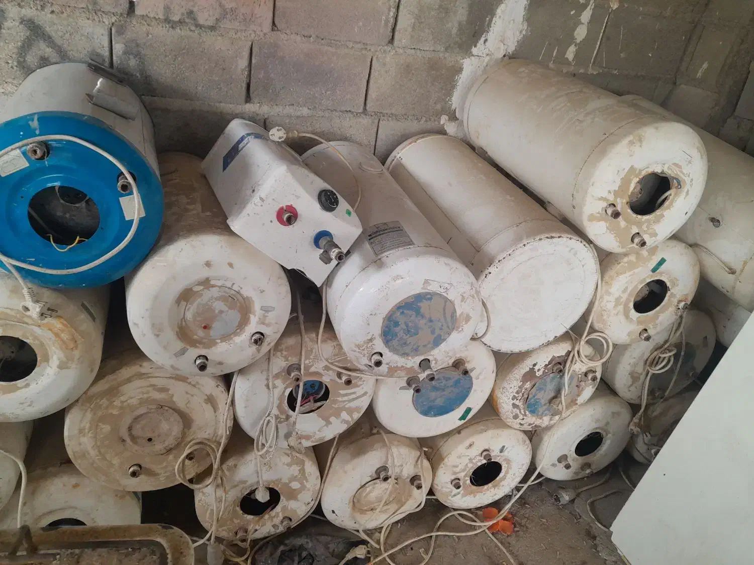 آبگرمکن برقی دیواری|آبگرمکن، پکیج، شوفاژ|چغادک, |دیوار