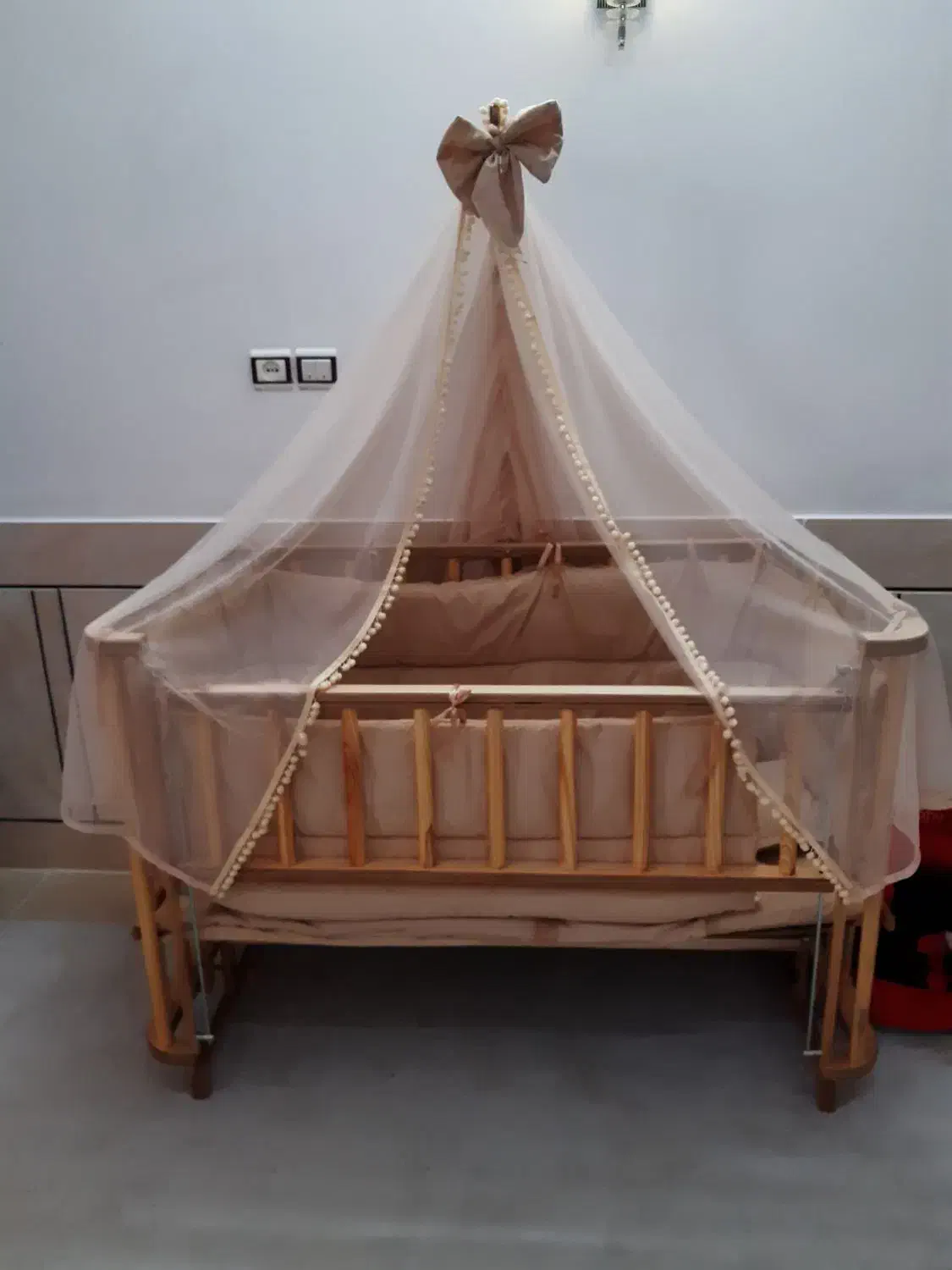 تخت گهواره کنار مادر از برند سلیکا|تخت و صندلی بچه|داران, |دیوار