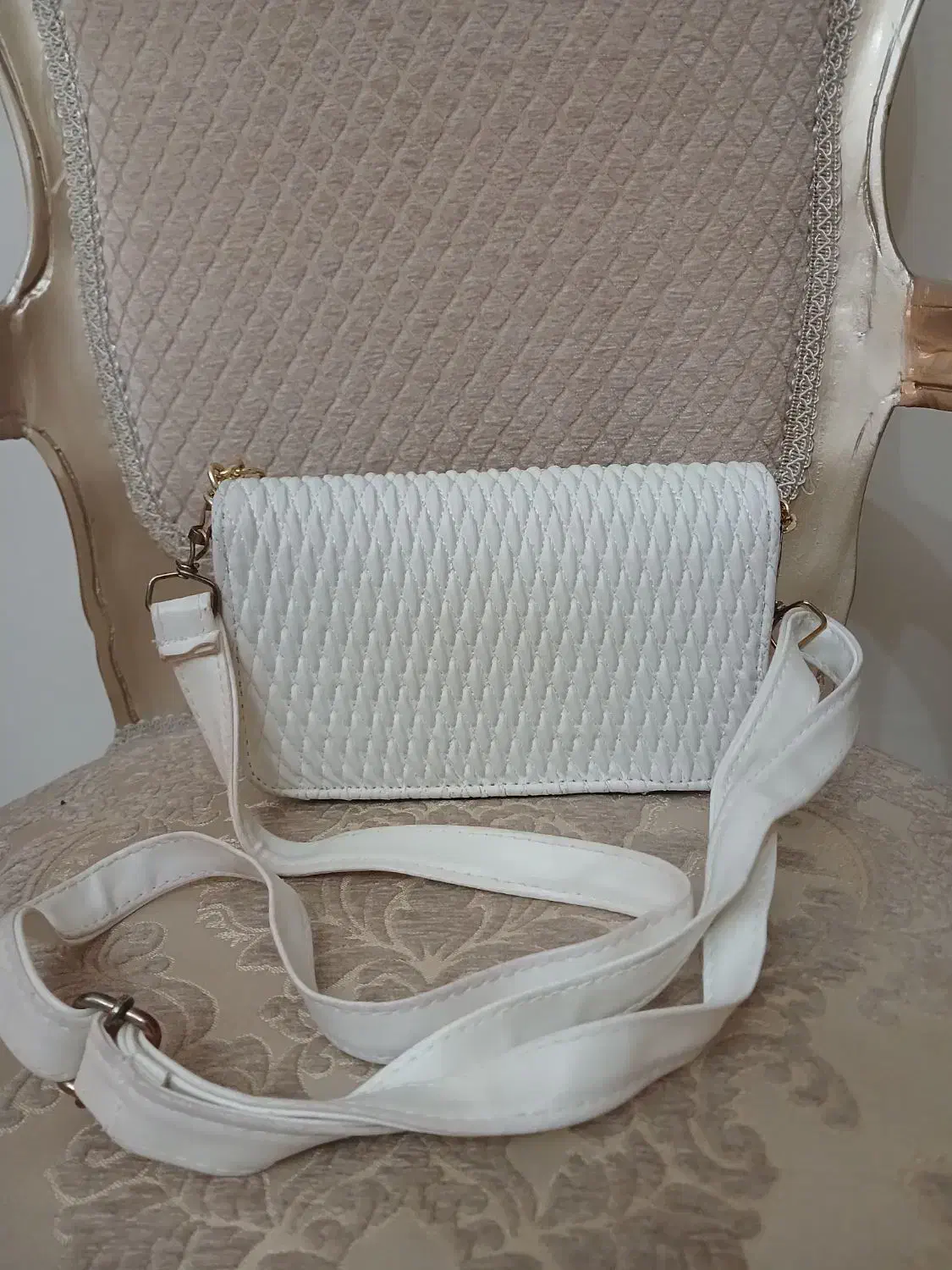 کیف سفید|کیف، کفش، کمربند|اردبیل, |دیوار