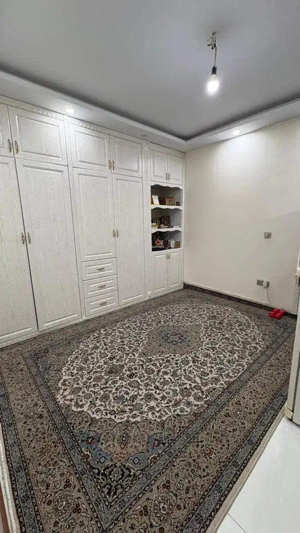 ۸۵ متر/ دوخوابه/ کوچه مشجر/لاله غربی