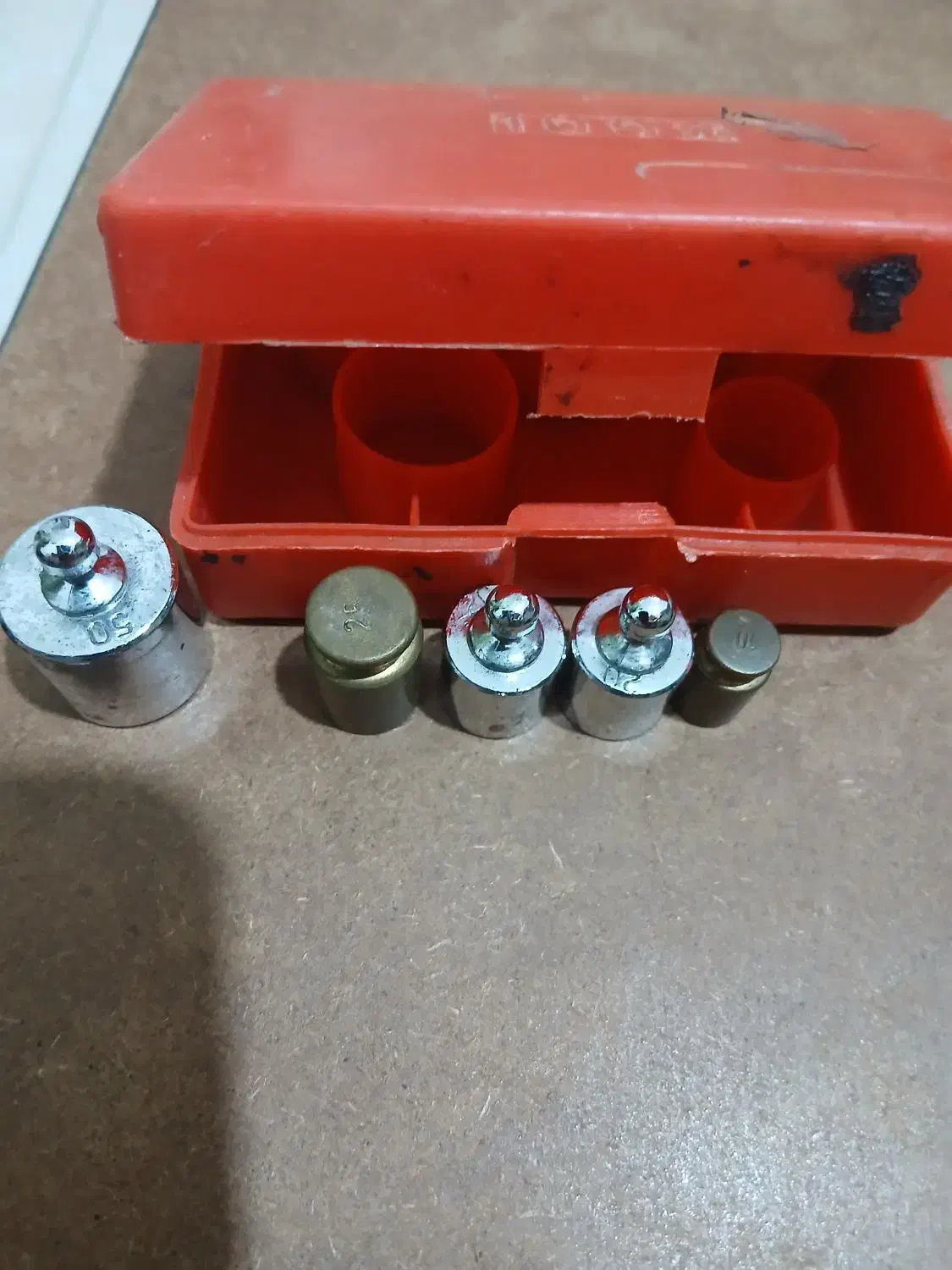 سنگ ترازو ۵۰گرمی و۲۰ گرمی و۱۰گرمی|عمدهفروشی|رشت, گلباغ نماز|دیوار