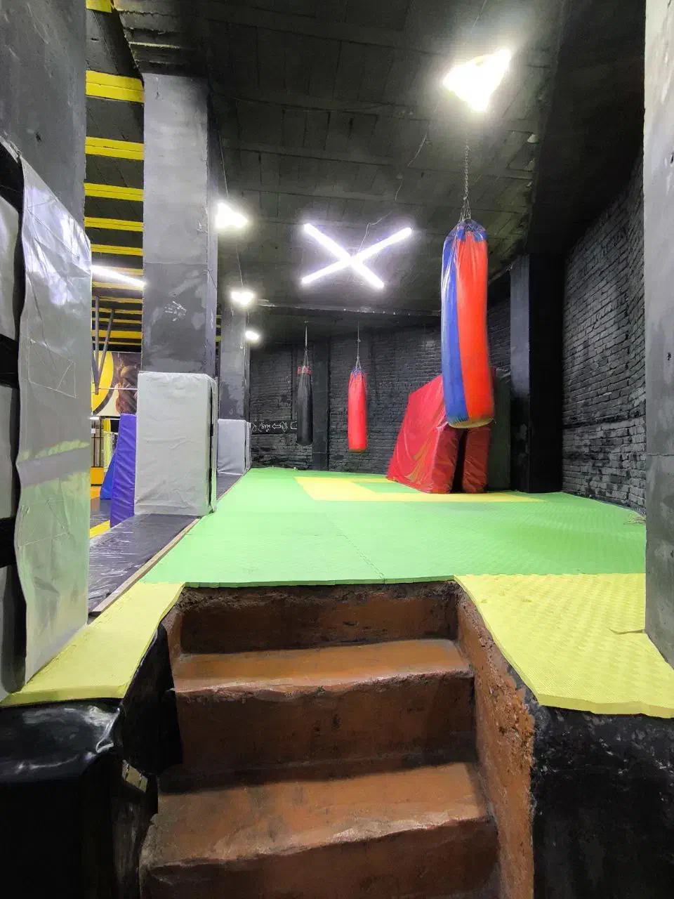 باشگاه ، سالن رزمی آقایان|خدمات آموزشی|اصفهان, صدف|دیوار