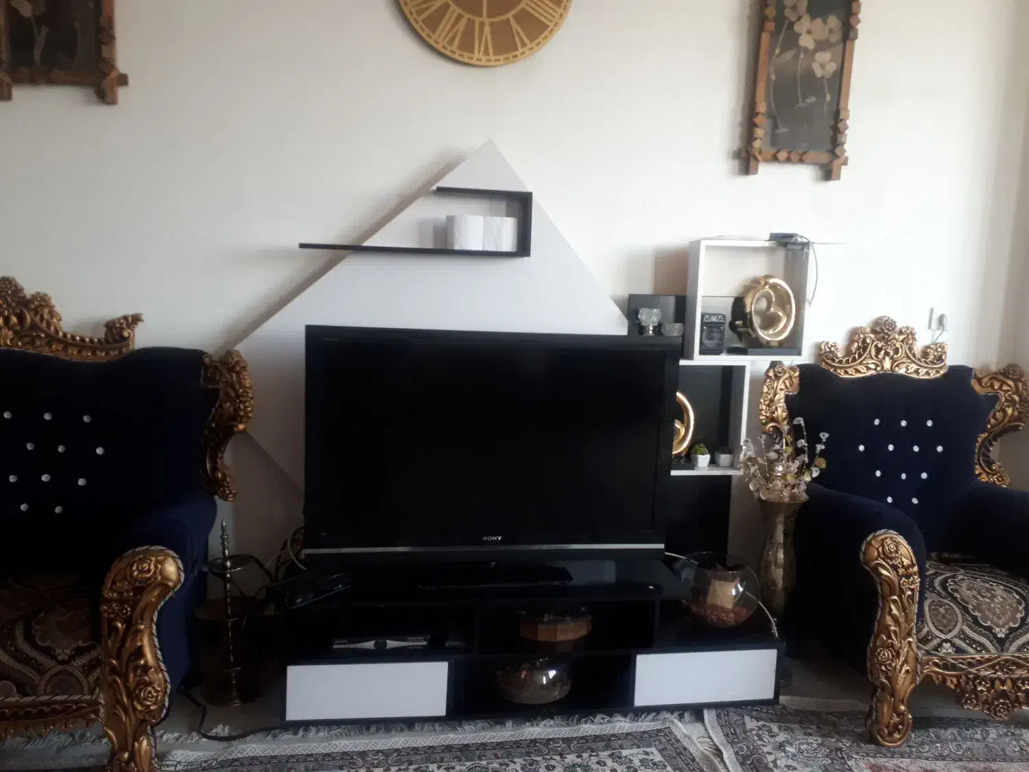 به دلیل جابجایی|میز تلویزیون|شیراز, کوشک میدان|دیوار