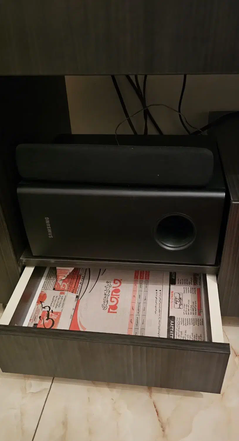 میز تلویزیون|میز تلویزیون|اندیشه, اندیشه فاز ۲|دیوار