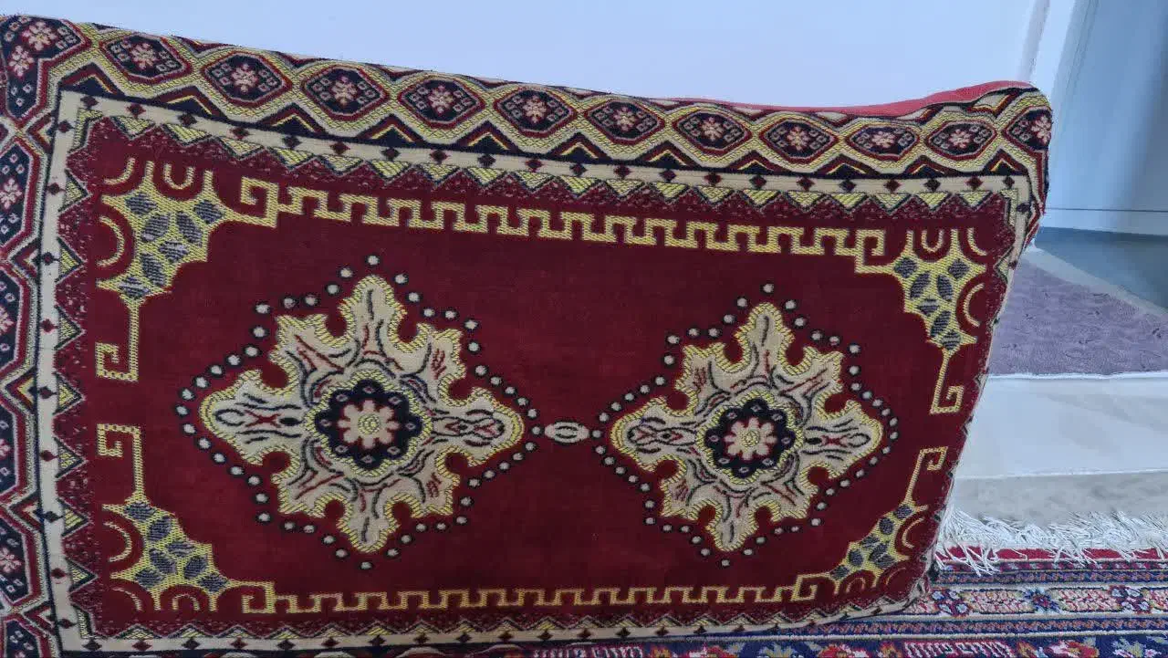 پشتی دیواری|پشتی|رشت, پارک شهر|دیوار