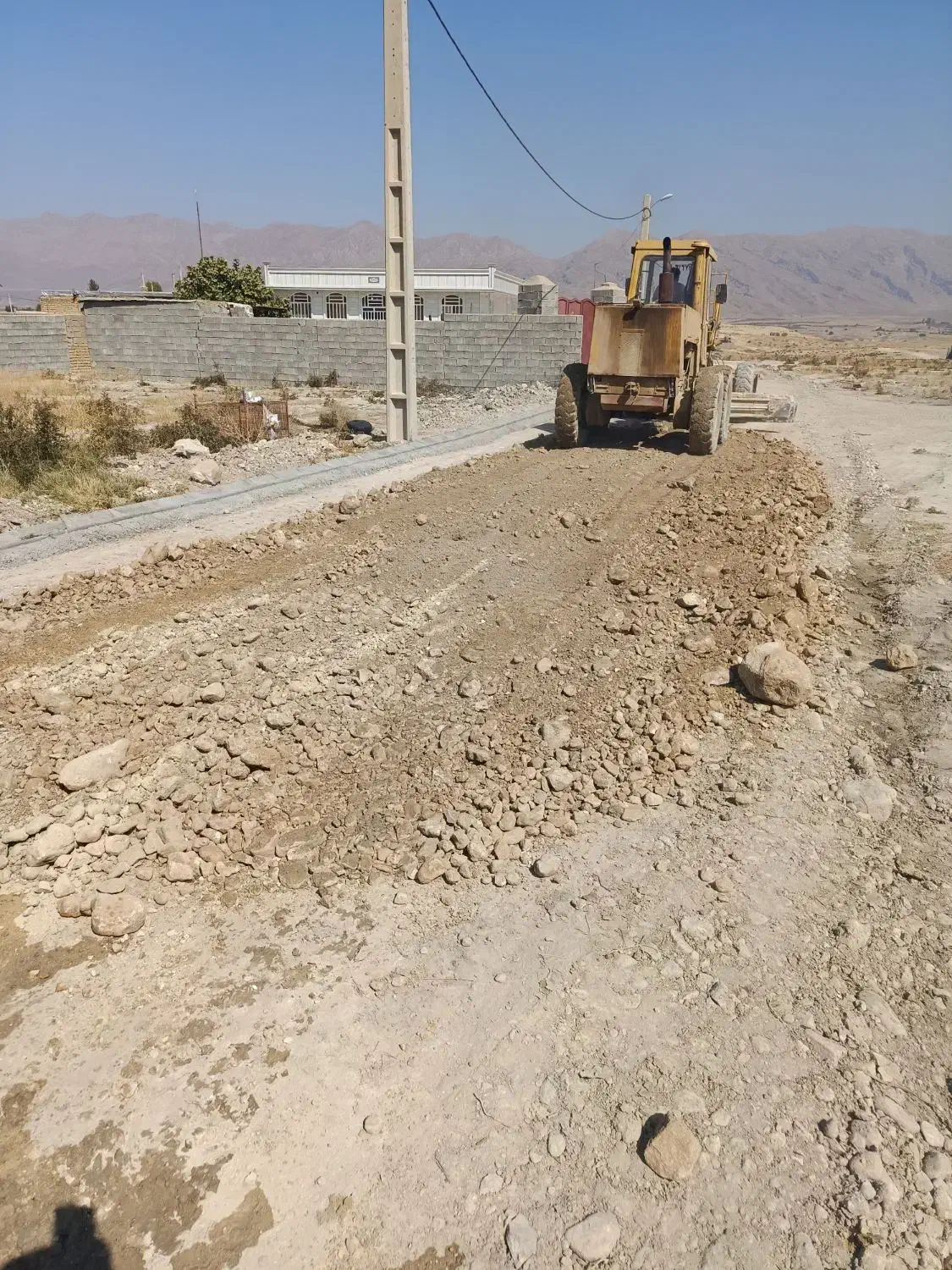 اجرای زیرسازی آسفالت عقب نشینی ساختمان|خدمات پیشه و مهارت|شیراز, گود عربان|دیوار