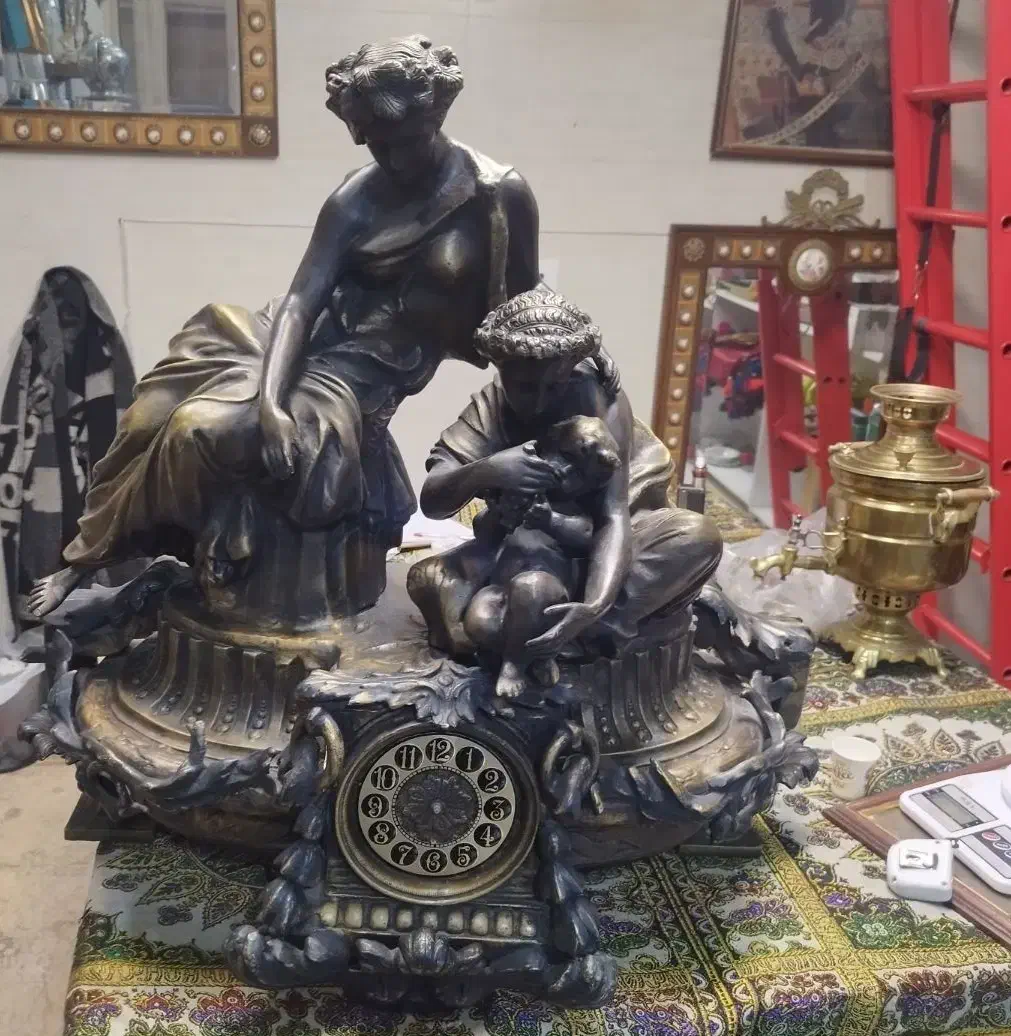 مجسمه ساعت قلع و سرب|کلکسیون اشیاء عتیقه|شهریار, شهریار|دیوار