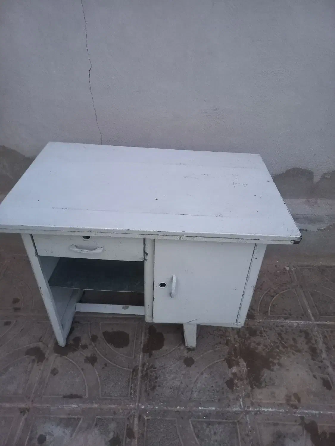 میز|میز تحریر و کامپیوتر|طبس, |دیوار