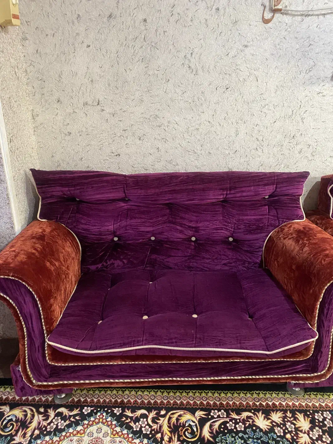 مبل هفت نفره کاملا سالم|مبلمان خانگی و میز عسلی|رشت, لاکان شهر|دیوار