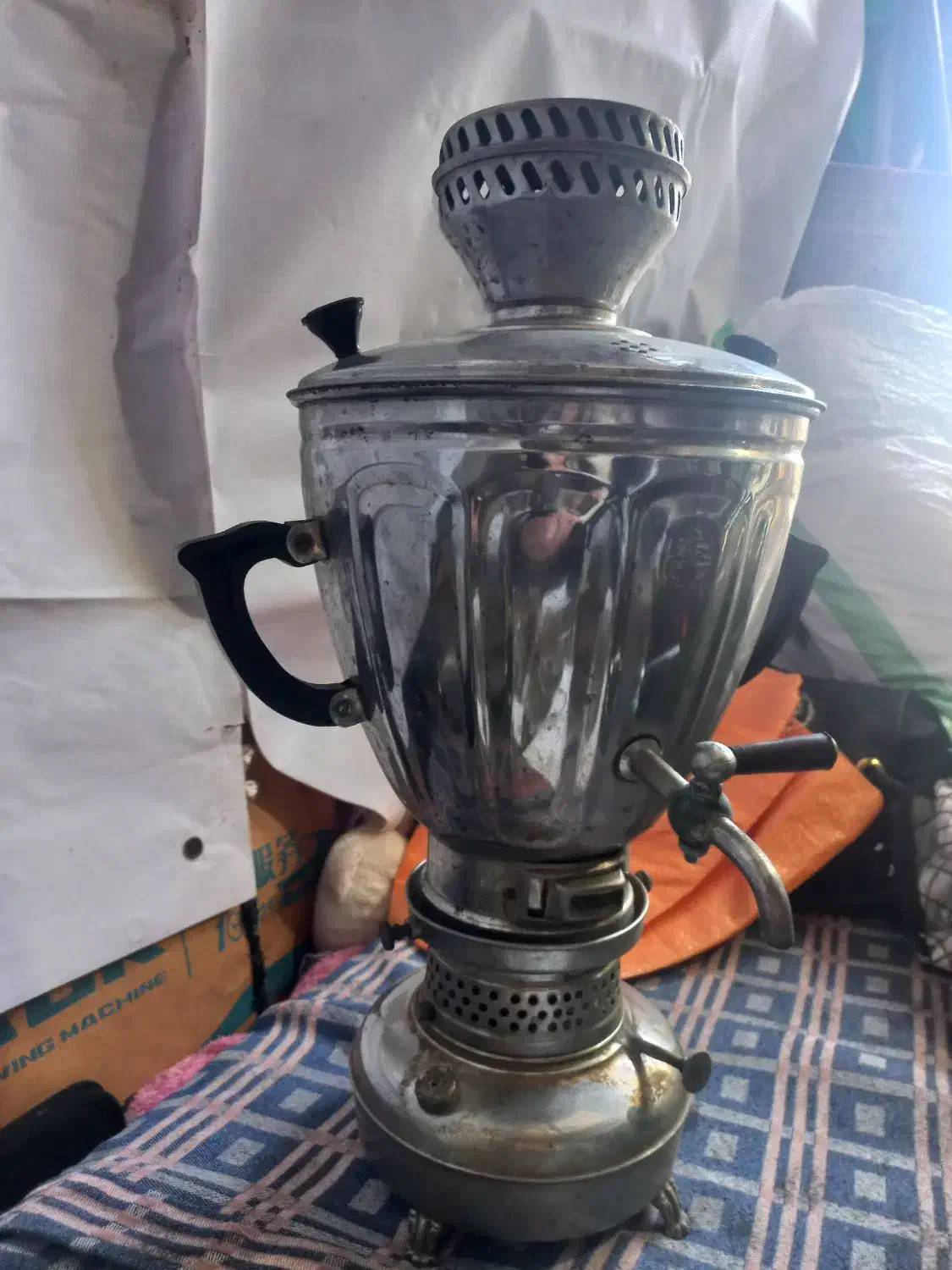 سماور نفتی قدیمی|سماور، چای‌ساز، قهوه‌ساز|صومعه‌سرا, |دیوار