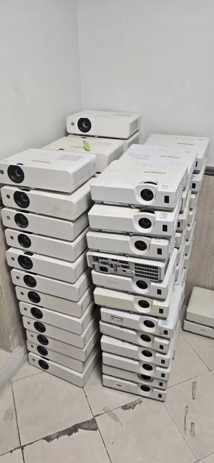 ویدیو پروژکتور هیتاچی مدل 3030|تلویزیون و پروژکتور|تهران, صادقیه|دیوار