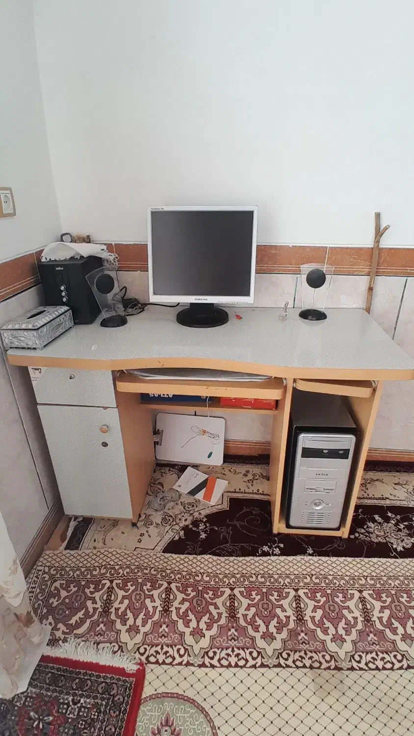 کامپیوتر با میز|رایانه رومیزی|جوانرود, |دیوار