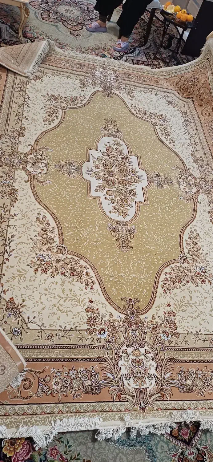 فرش   ۹متری|فرش|رشت, جهاد|دیوار