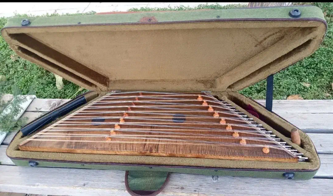 سنتور دومهر ویژه|سازهای سنتی|کرمان, |دیوار