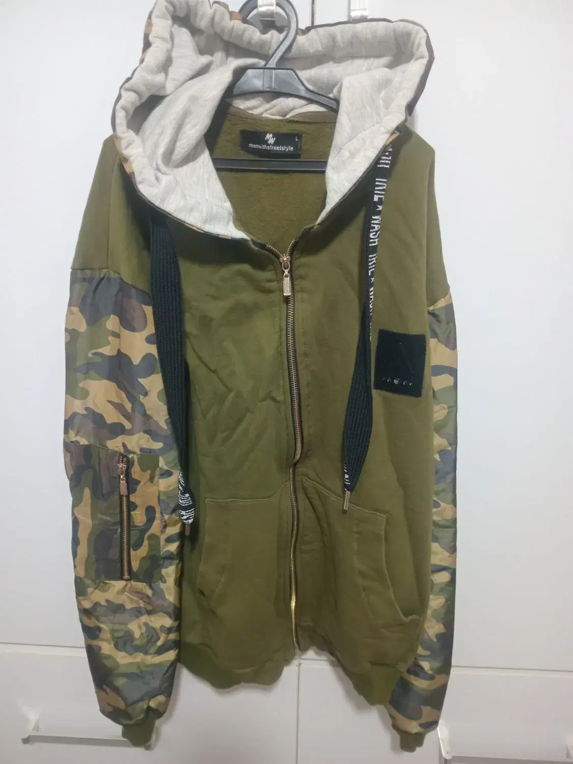 ژاکت کلاه دار|لباس|لاهیجان, بازکیاگوراب|دیوار