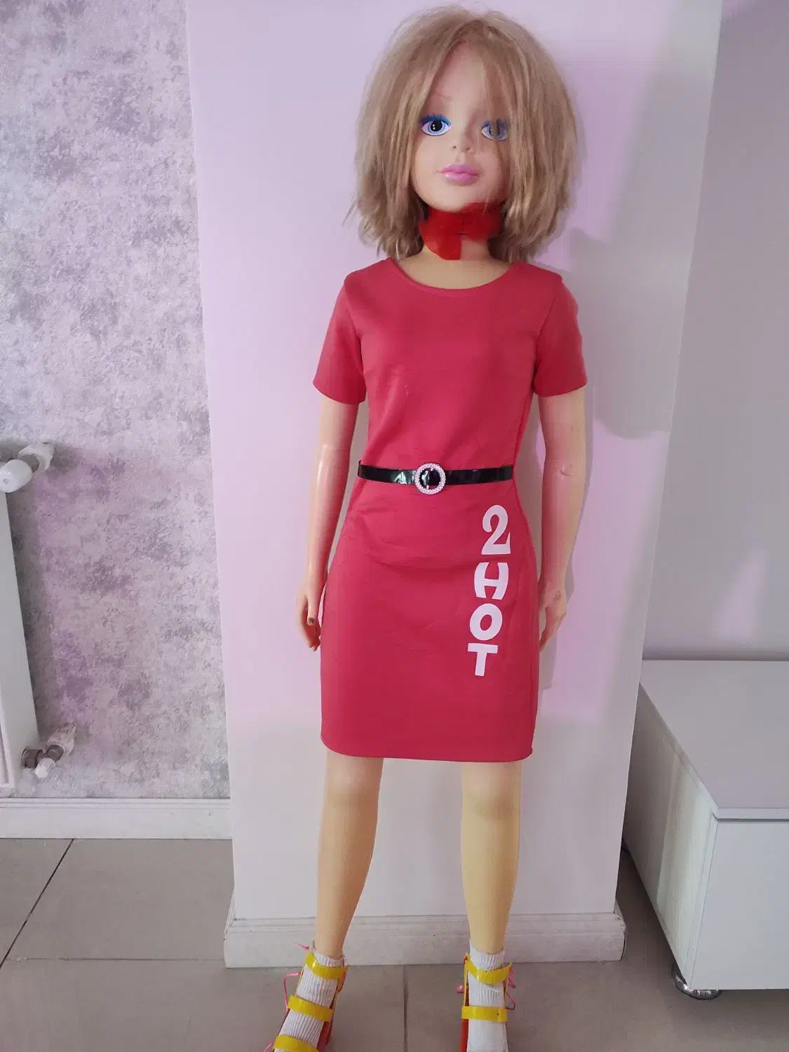 عروسک  باربی سالم|اسباب‌‌بازی|قدس, شهر‌قدس|دیوار