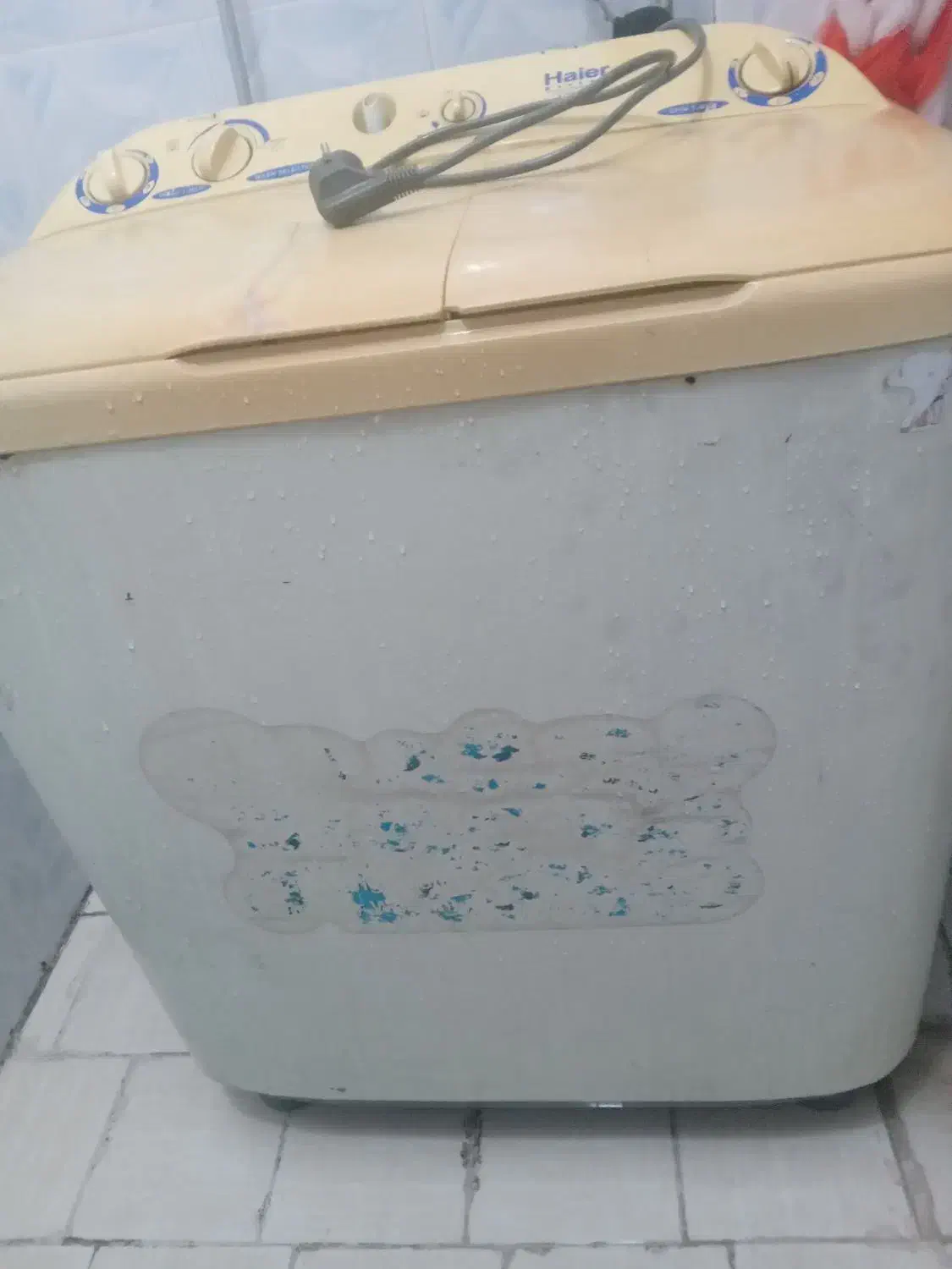 ماشین لباسشویی دوقلو|ماشین لباسشویی و خشک‌کن لباس|اندیشه, اندیشه فاز ۱|دیوار