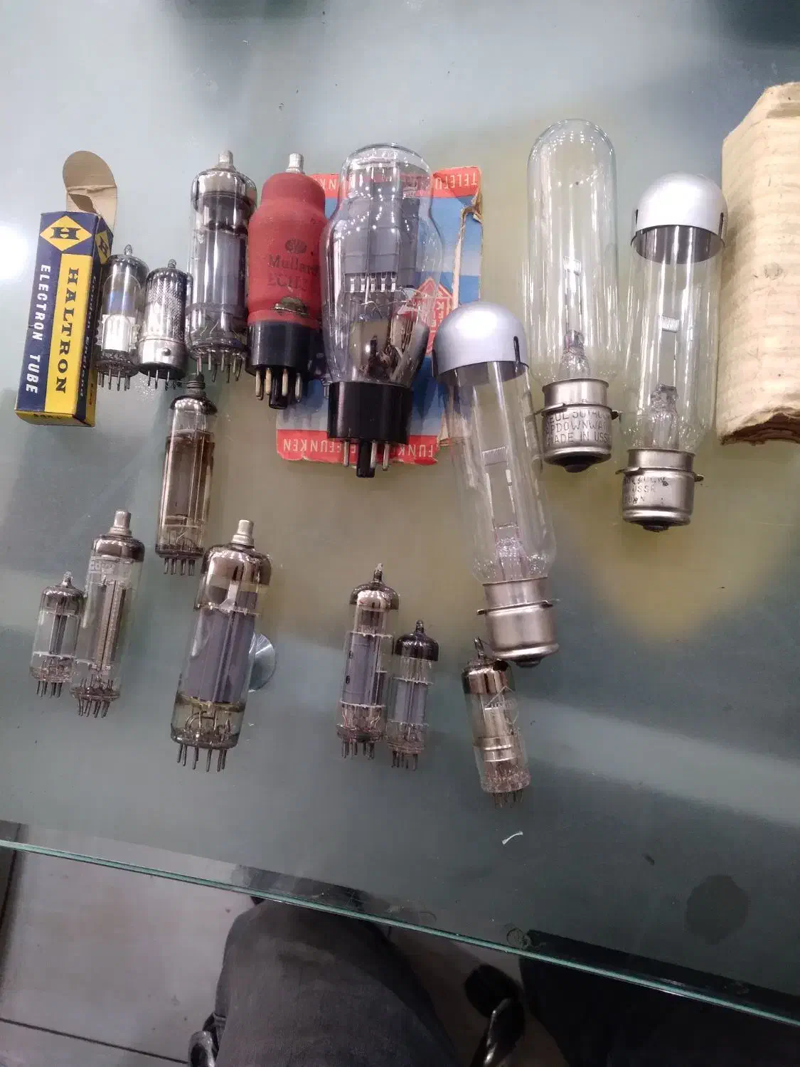 لامپها قدیمی رادیو|کلکسیون اشیاء عتیقه|اندیشه, اندیشه فاز ۳|دیوار