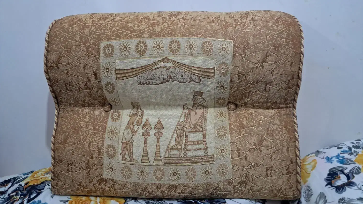 پشتی طرح هخامنشی|پشتی|شهرضا, |دیوار