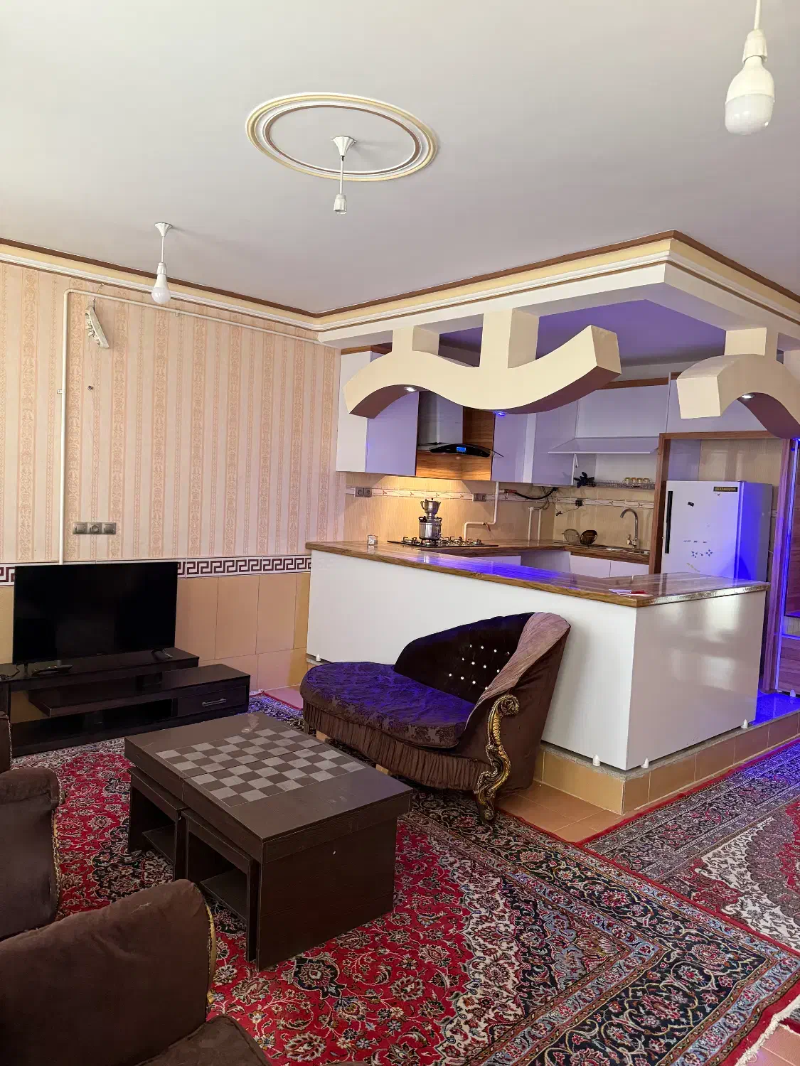 منزل شیک فول امکانات بصورت روزانه دربهترین نقطه شه|اجارهٔ کوتاه‌مدت آپارتمان و سوئیت|سیرجان, |دیوار