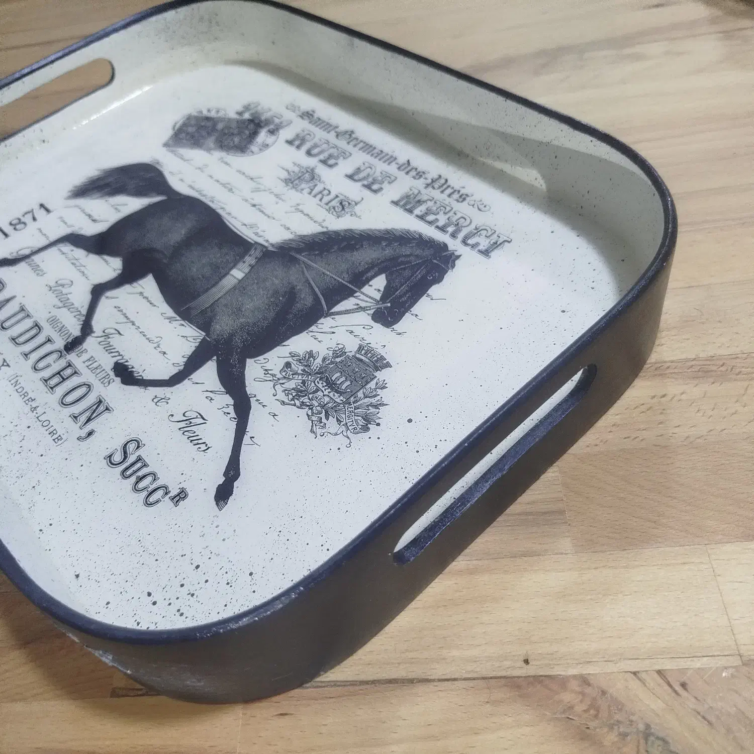 تولید و رنگ آمیزی سینی|ظروف سرو و پذیرایی|رشت, لاکانی|دیوار