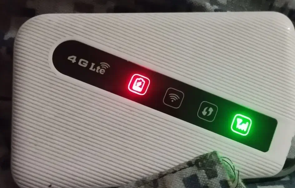 WIFI جیبی سیمکارت خور قابل حمل تمیز بدون مشکل|مودم و تجهیزات شبکه|ایلام, |دیوار