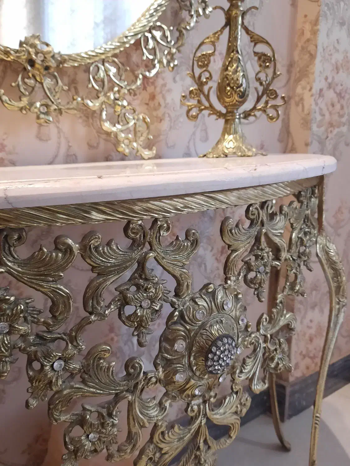 آیینه و شمعدان|آینه|کرمانشاه, |دیوار