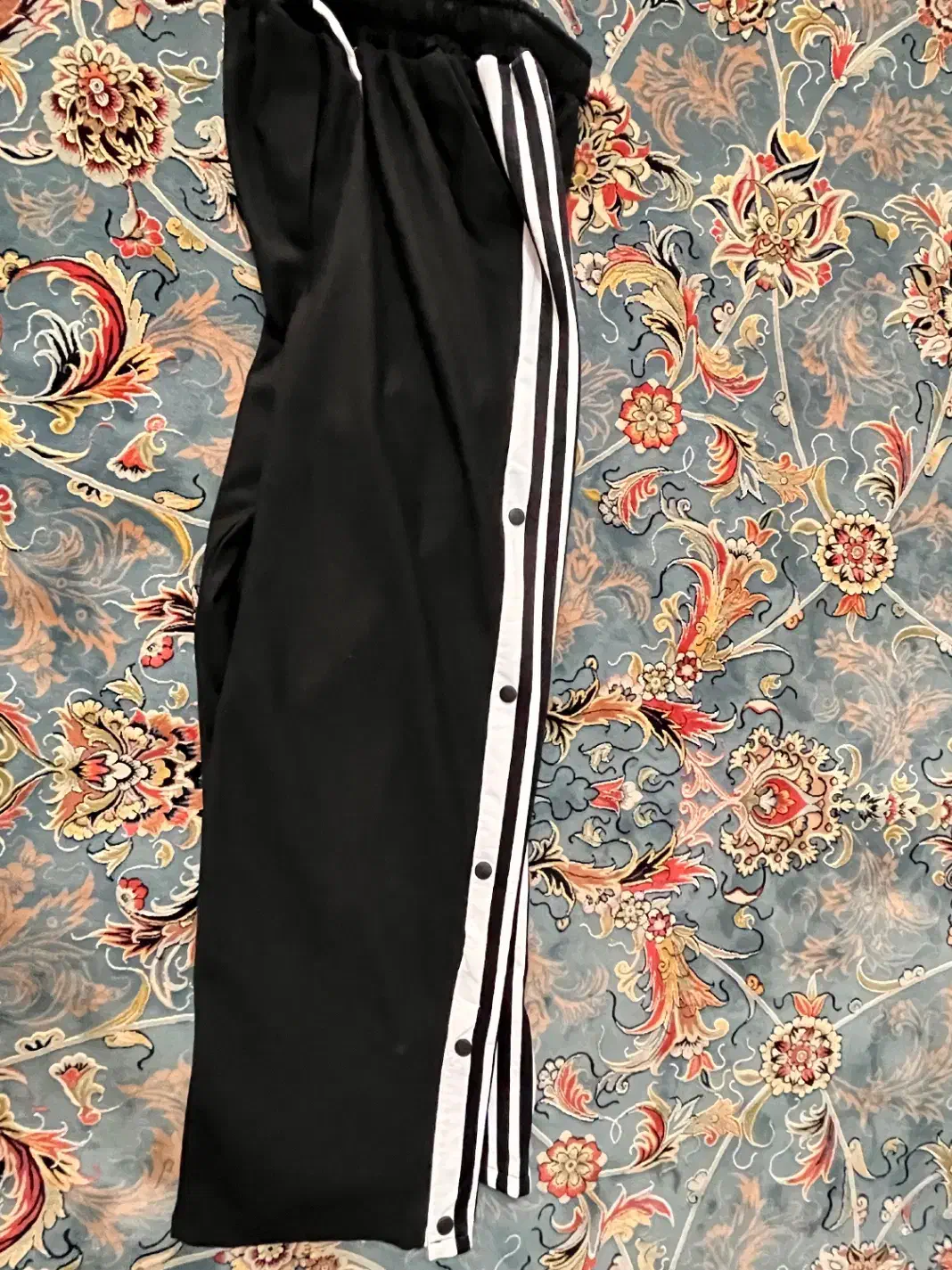 لباس ها نو هست ب دلیل جمع کردن مغازه زیر قیمت خرید|لباس|تربت جام, بیست متری منبع آب|دیوار