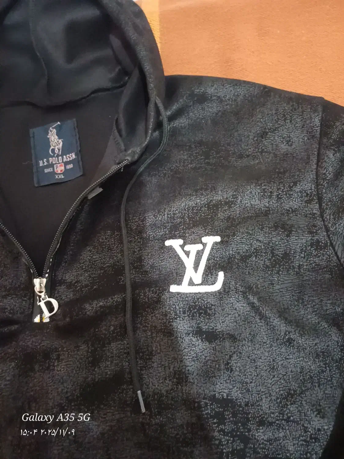 لباس پاییزی در حد نو|لباس|فومن, |دیوار