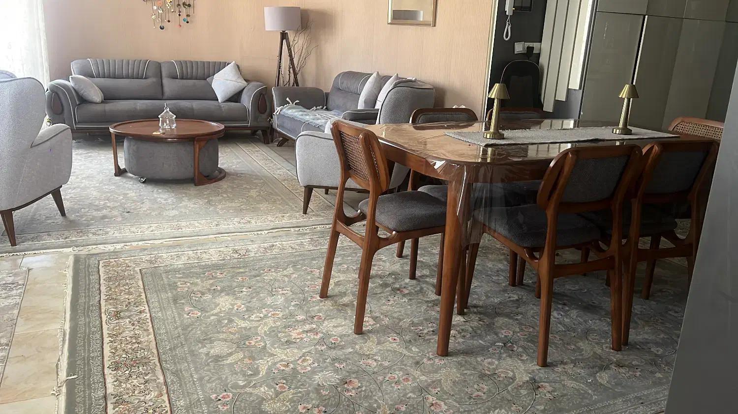 مبل طرح چستر با چوب راش نو|مبلمان خانگی و میز عسلی|کیش, |دیوار