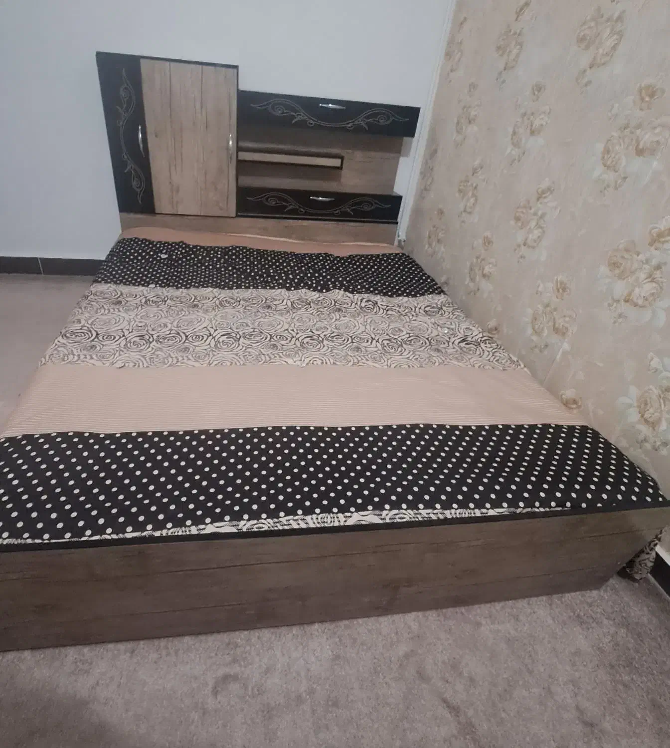 تخت خواب دو نفره همراه با تشک خوشخواب رویال|تخت و سرویس خواب|تاکستان, |دیوار