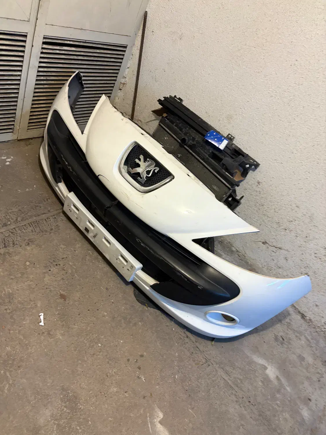 سپر جلو 207|قطعات یدکی و لوازم جانبی|رشت, رشتیان|دیوار