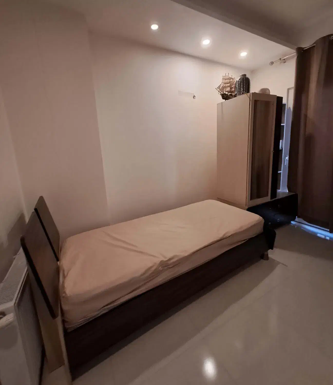 سرویس خواب|تخت و سرویس خواب|ساری, |دیوار