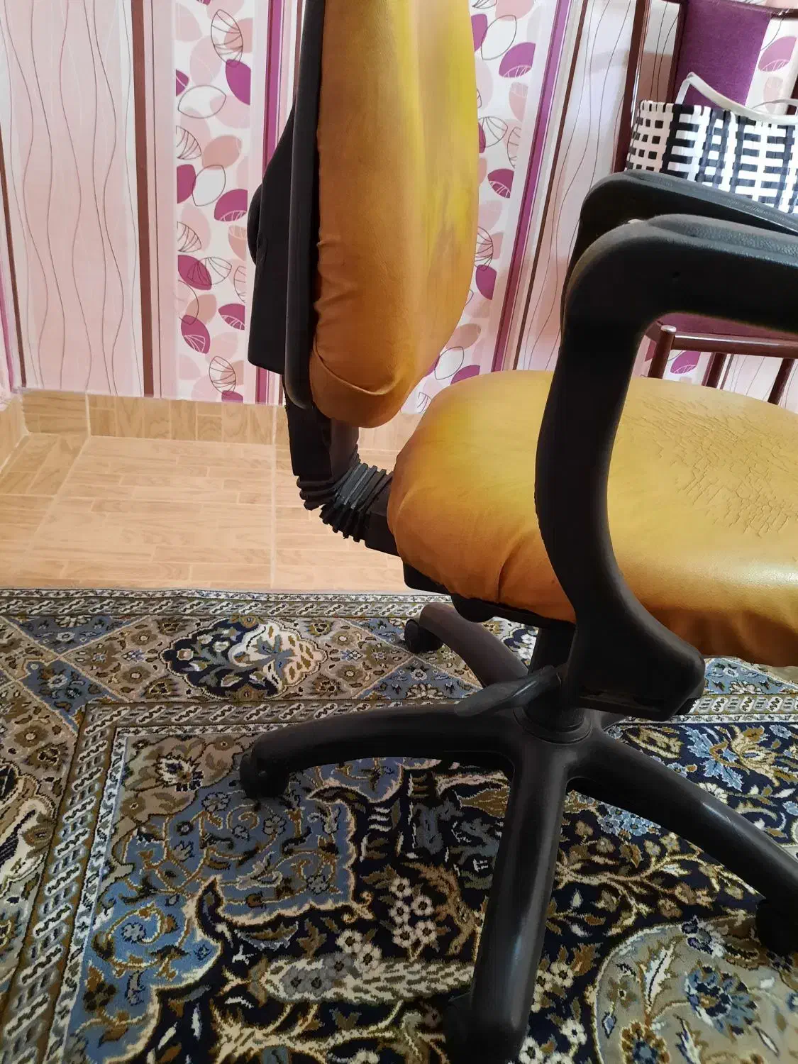 صندلی میز کامپیتر|صندلی و نیمکت|آستارا, |دیوار