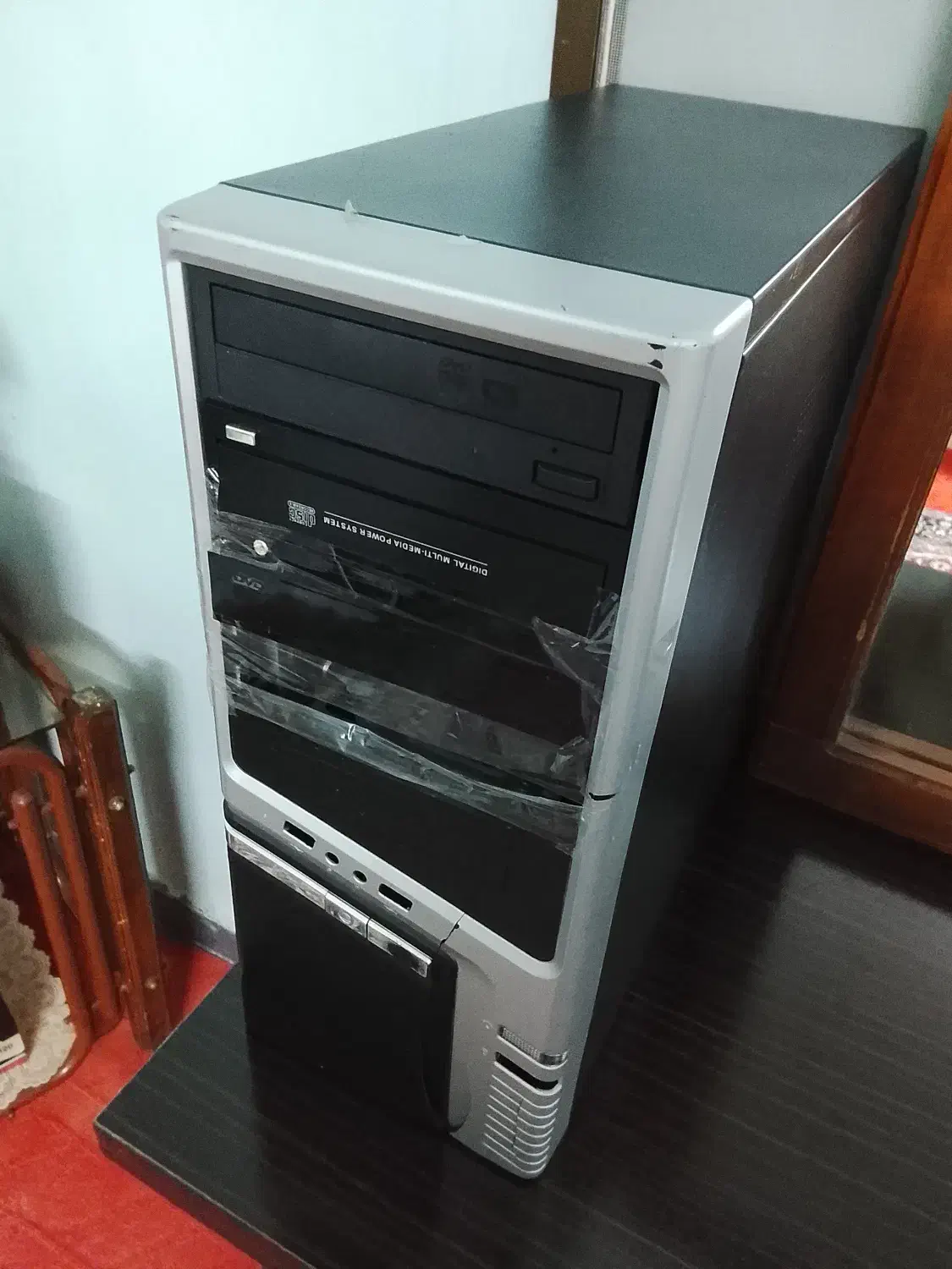 کامپیوتر به همراه میز و کیس و کیبورد|رایانه رومیزی|آمل, |دیوار