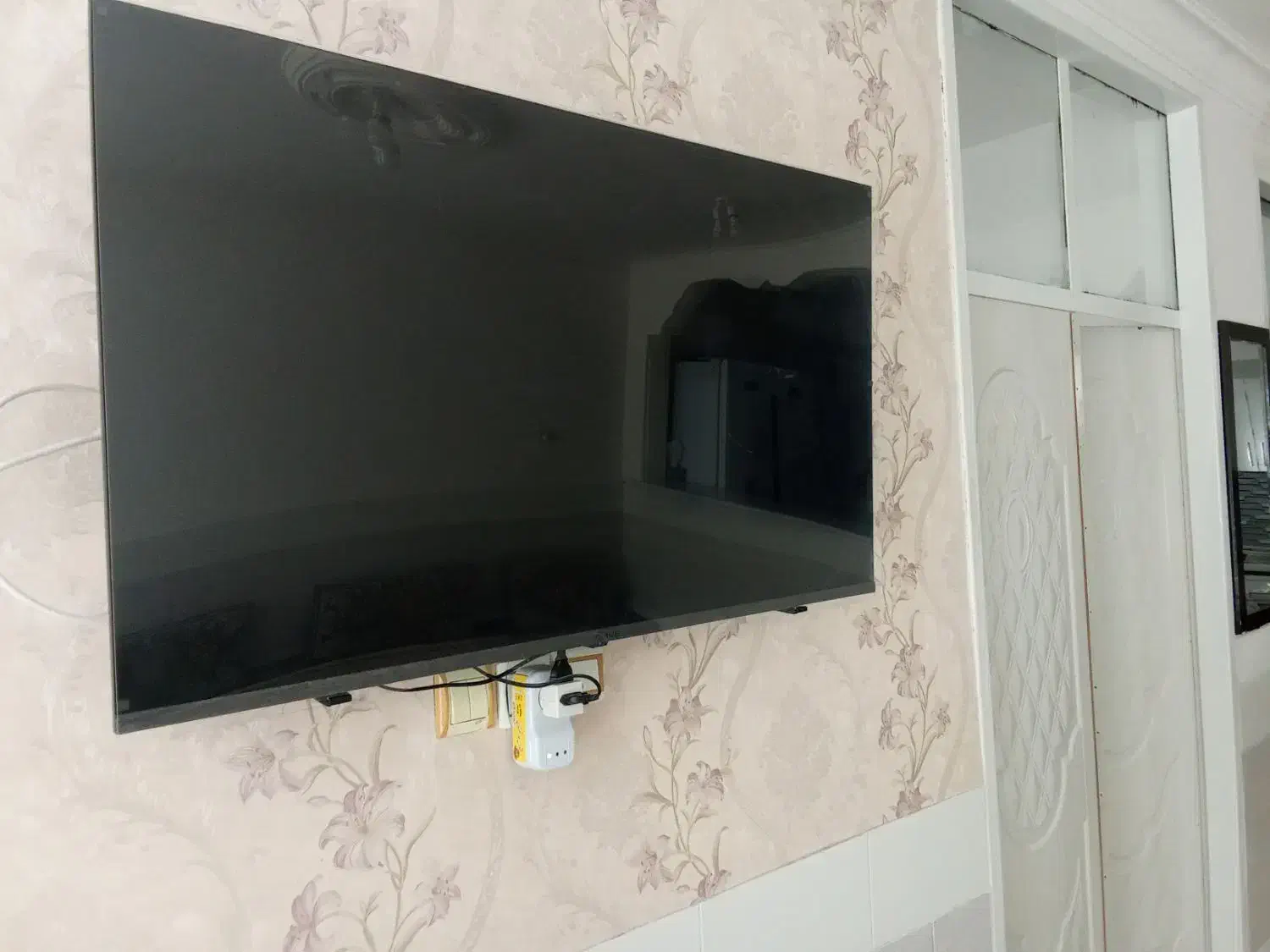 تلویزیون اولیو|تلویزیون و پروژکتور|قائن, |دیوار