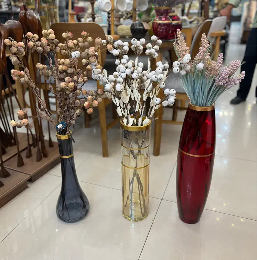 گلدان ایستاده کنار سالنی شیشه گل مصنوعی دکوراسیون|گل مصنوعی|مشهد, شاهد (شهرک غرب)|دیوار