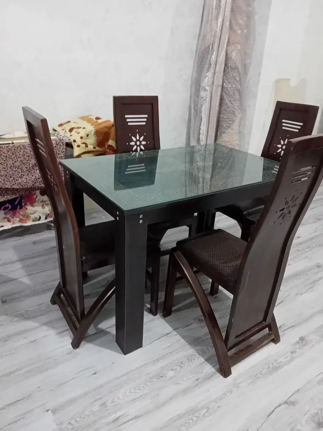 میز نهار خوری ۴ نفره تمیز|میز و صندلی غذاخوری|تهران, دردشت|دیوار