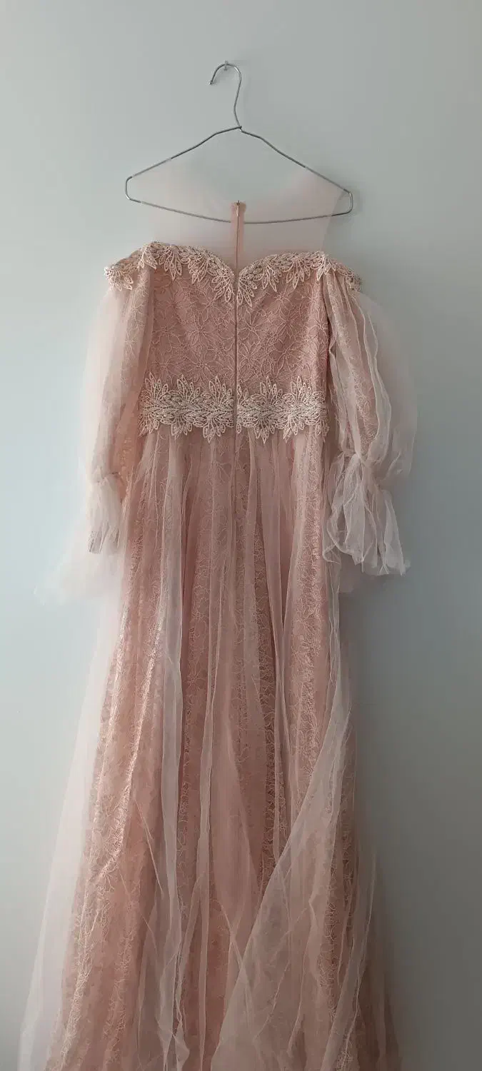 لباس مجلسی و عقد|لباس|ری, سرتخت|دیوار