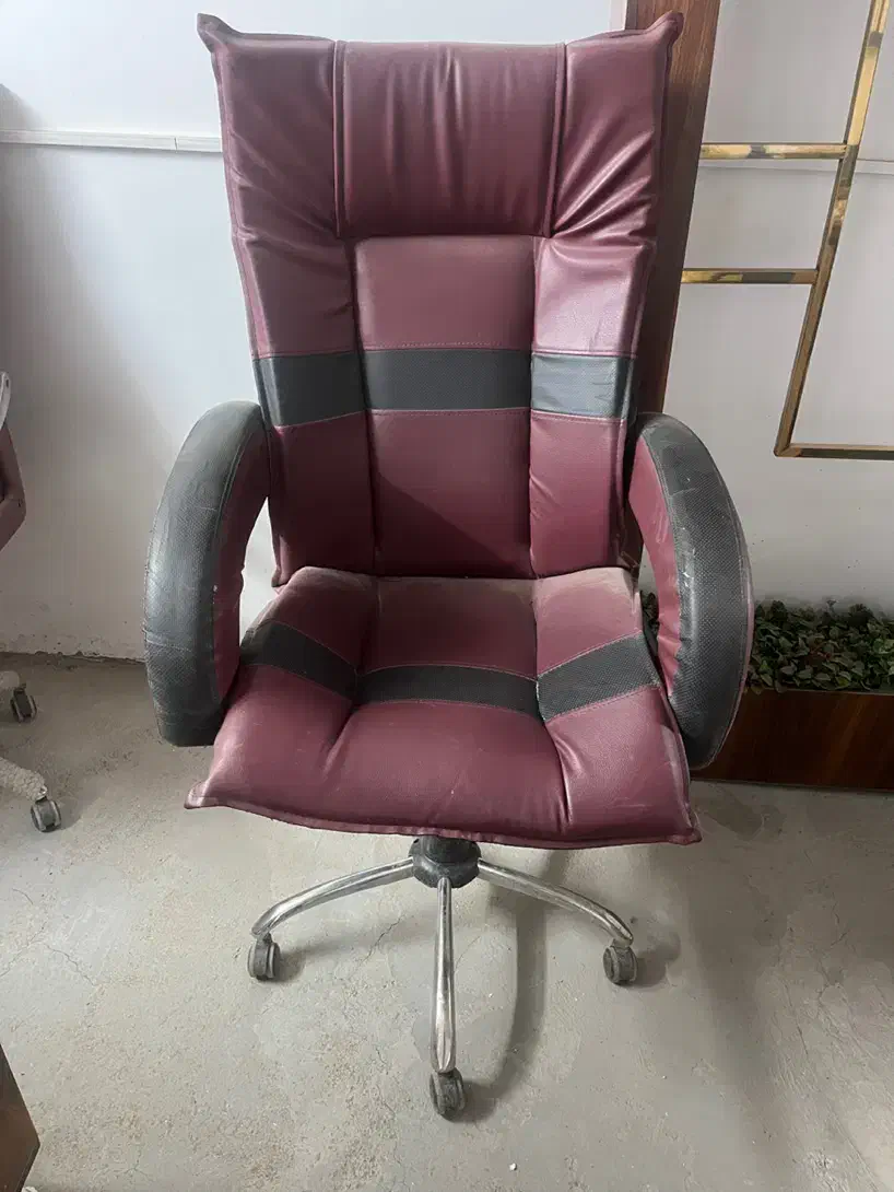 صندلی|دفتر کار|رباط‌کریم, رباط‌کریم|دیوار