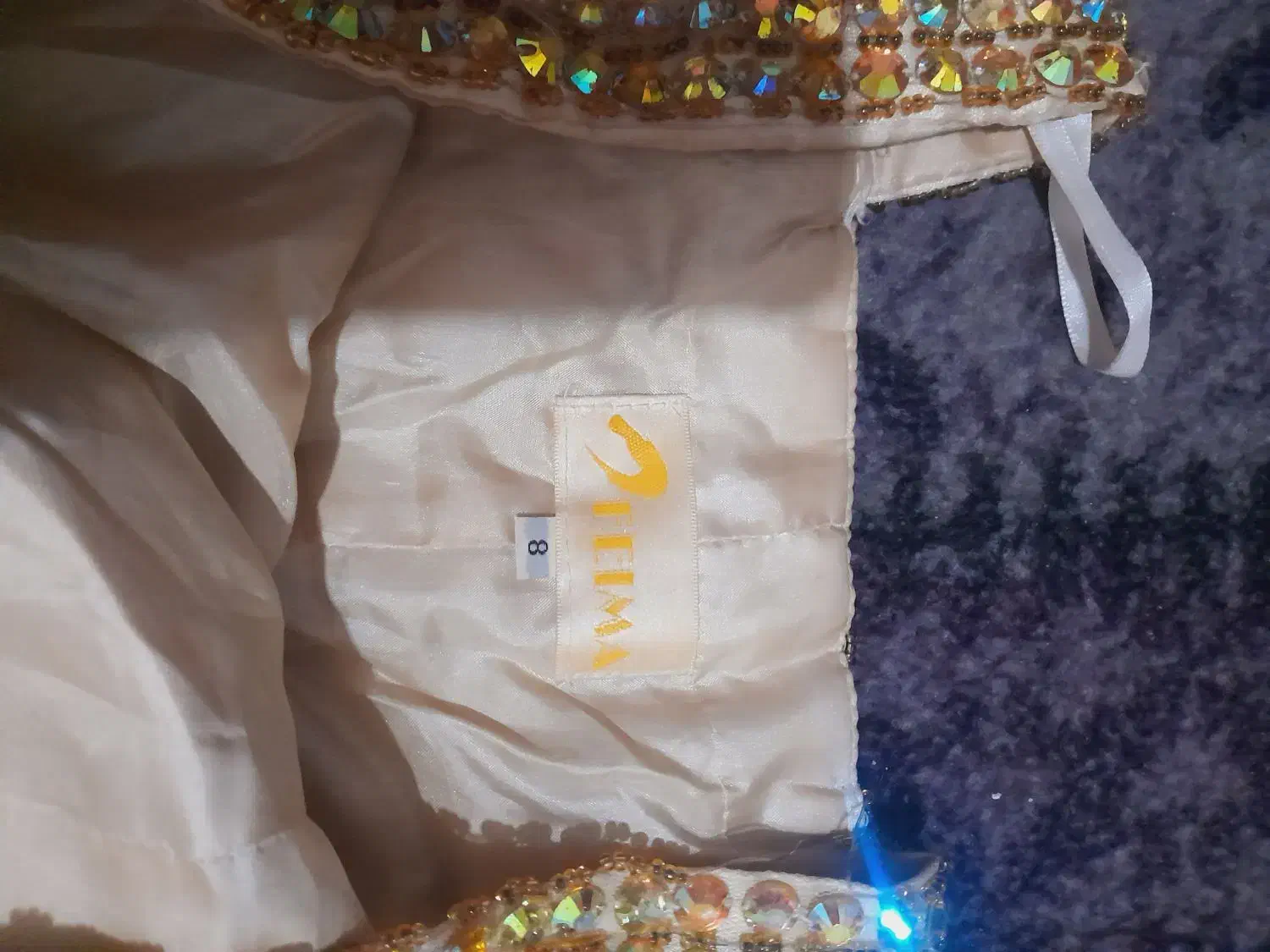 لباس مجلسی|لباس|نیمروز, |دیوار