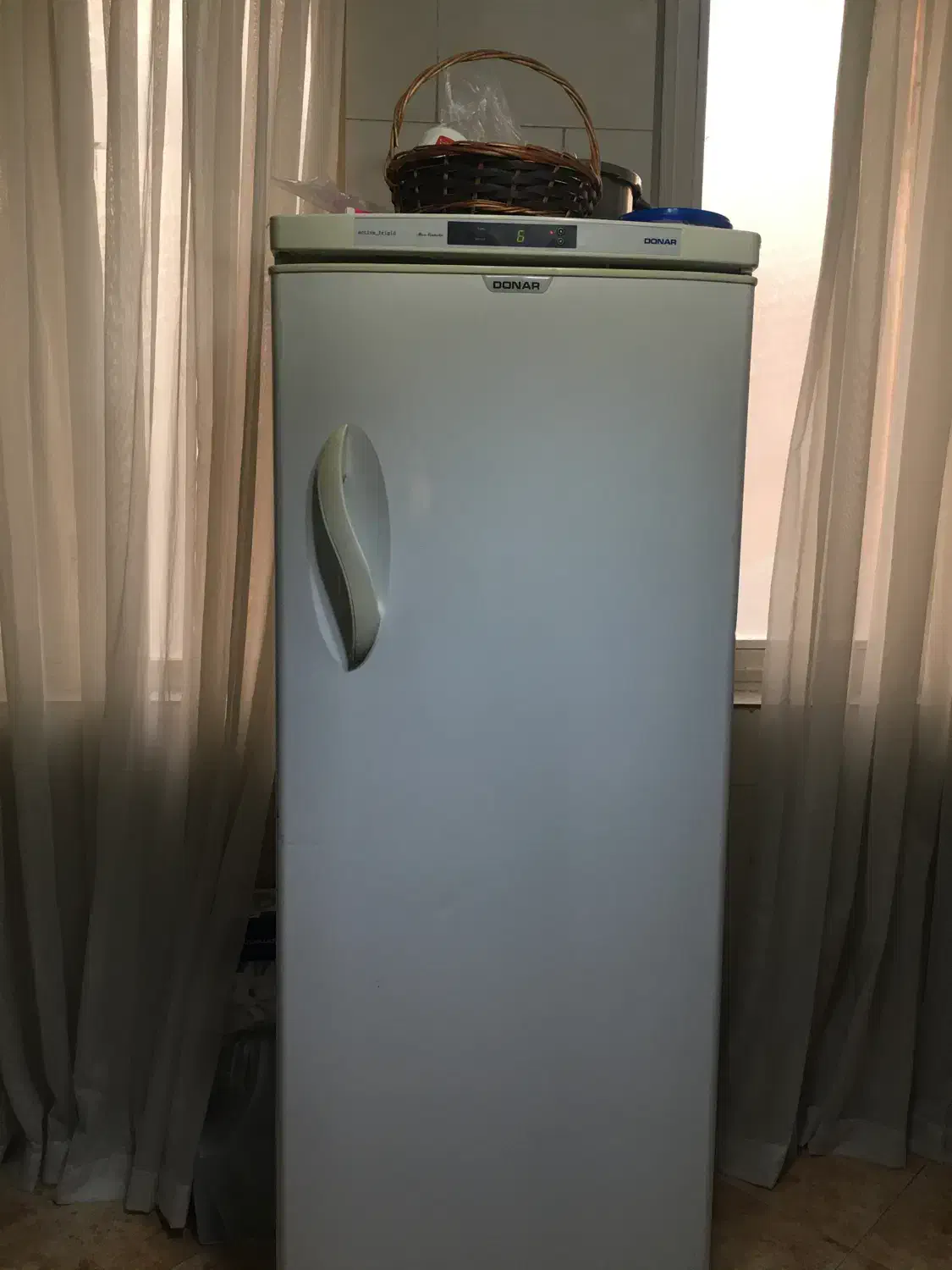 یخچال در حد نو|یخچال و فریزر|صحنه, |دیوار