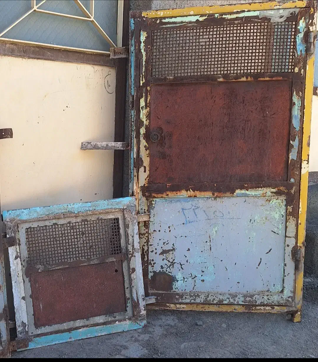 درب آهنی|مصالح و تجهیزات ساختمان|سبزوار, سیادتی|دیوار