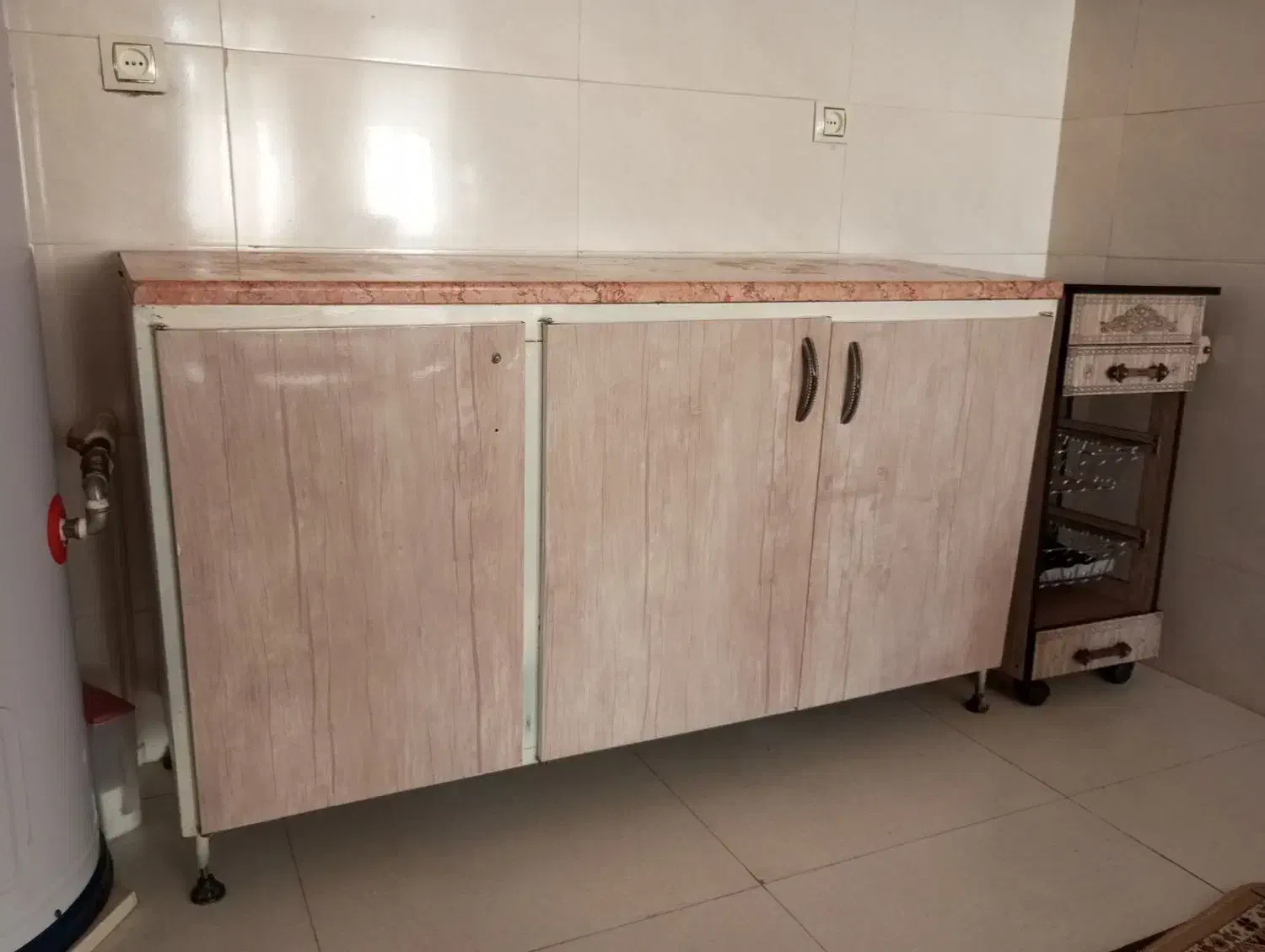 کابینت فلزی به همراه سینک ،آبچکان و سنگ|مصالح و تجهیزات ساختمان|صحنه, |دیوار