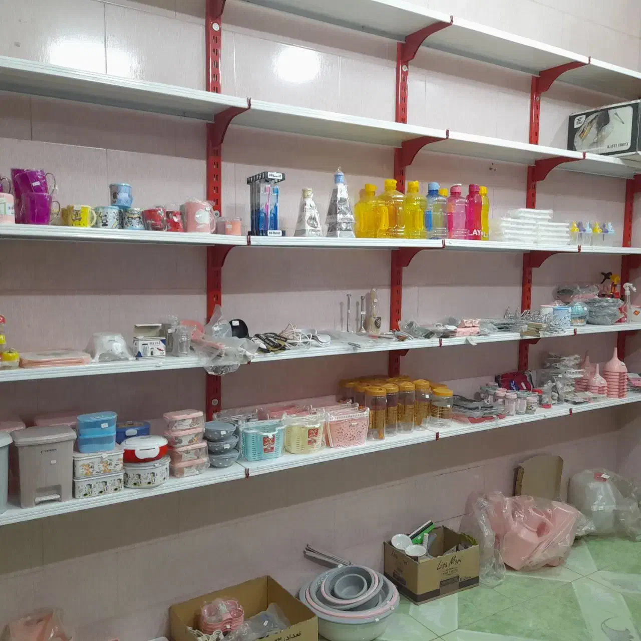 قفسه فلزی ورق ضخیم تمیز و سالم|کتابخانه، شلف، قفسههای دیواری|قم, دروازه چوبی|دیوار